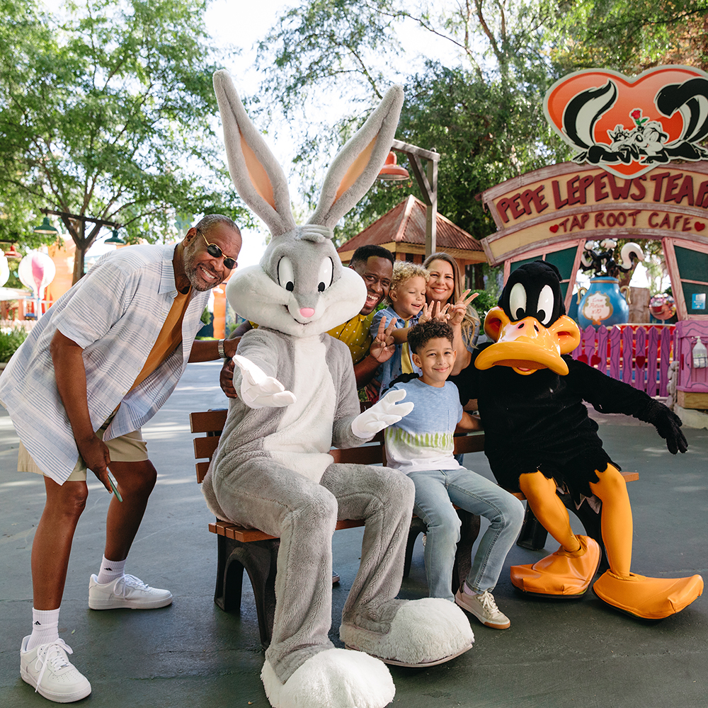 Looney Tunes Meet Greets In Bugs Bunny World