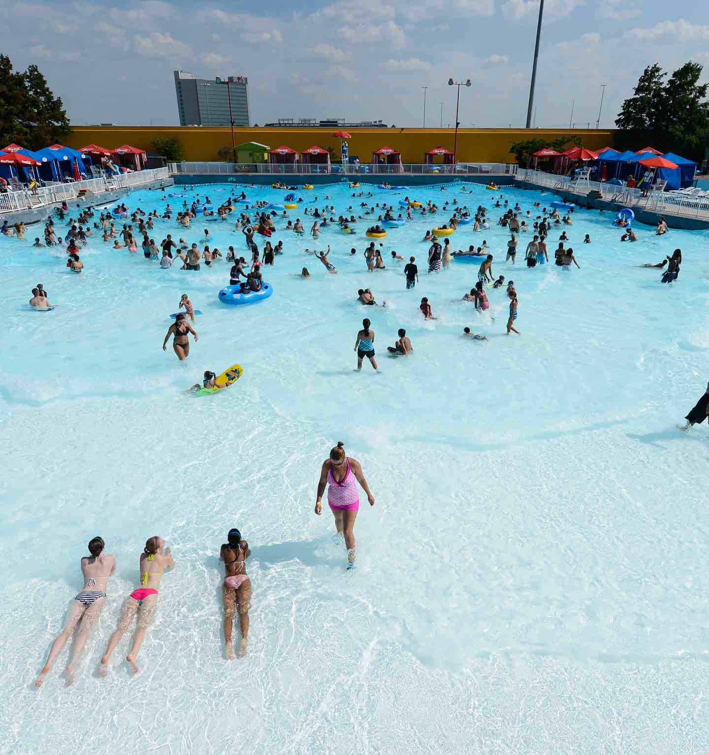 Surf Rider - Hurricane Harbor Chicago