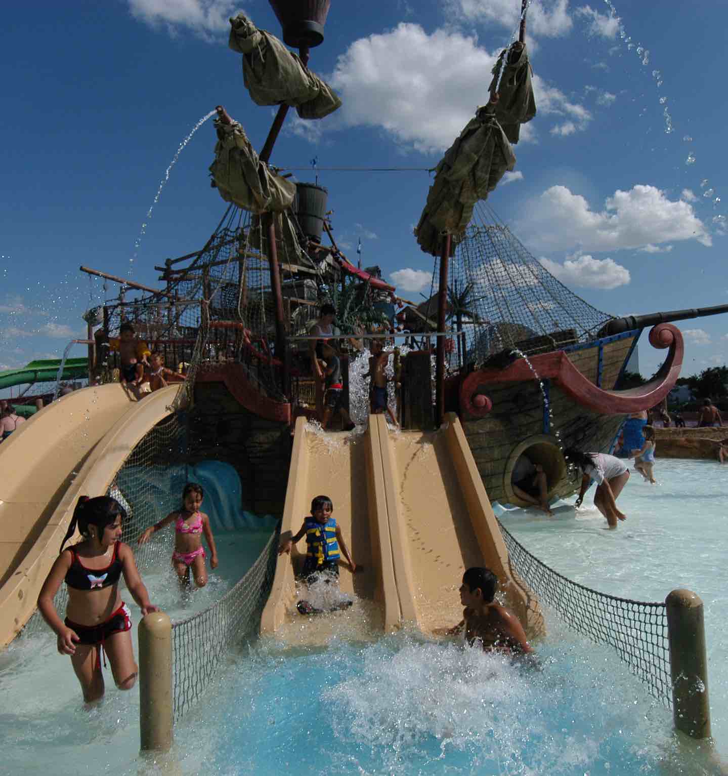 Kids Rides - Hurricane Harbor Arlington