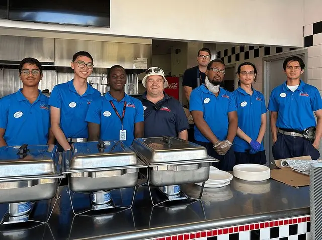 Employés de La Ronde en cuisine