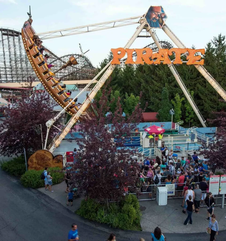 Le manège Pirate Ship Copy à La Ronde