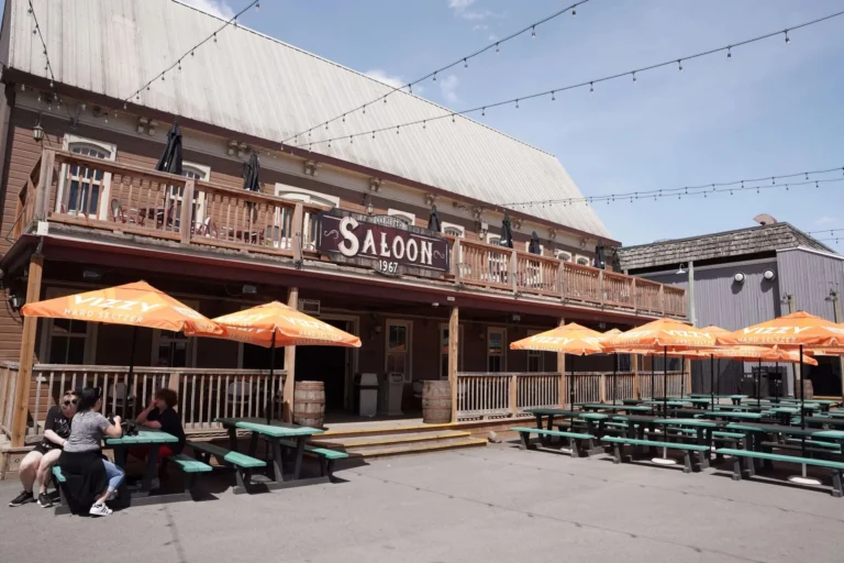 Le restaurant Le Saloon – Bar 18+ à La Ronde