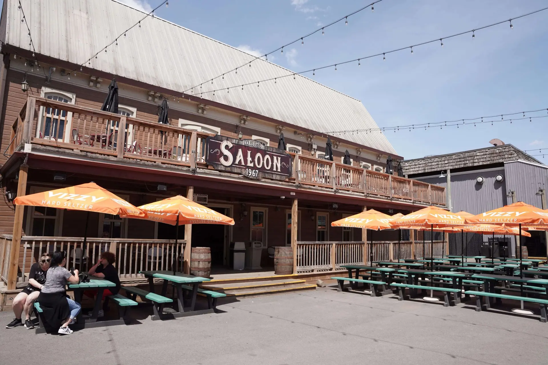 Le restaurant Le Saloon – Bar 18+ à La Ronde