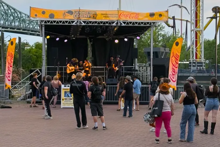 La Ronde vire country
