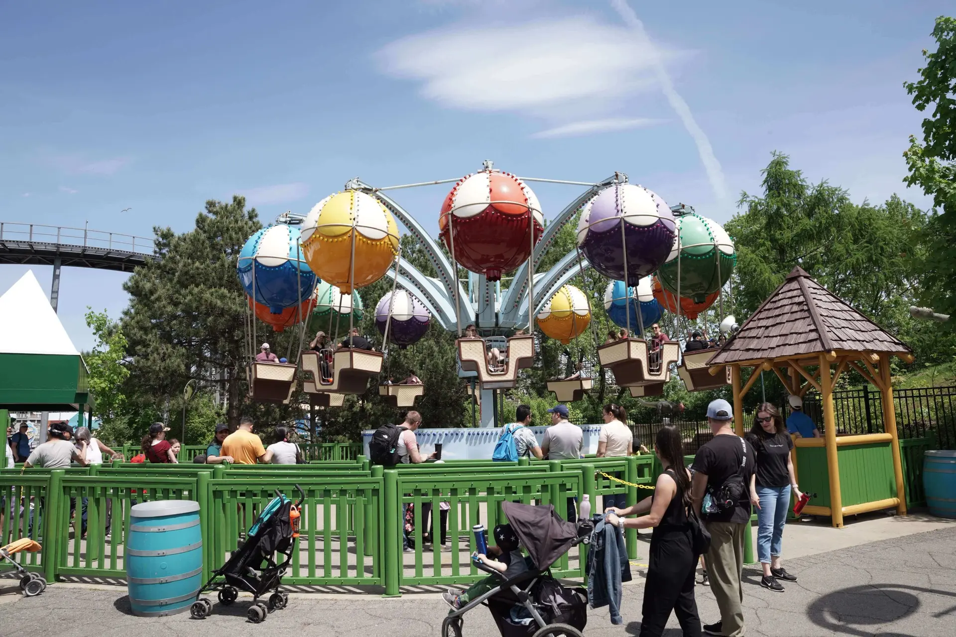 La Grande Envolée ride at La Ronde