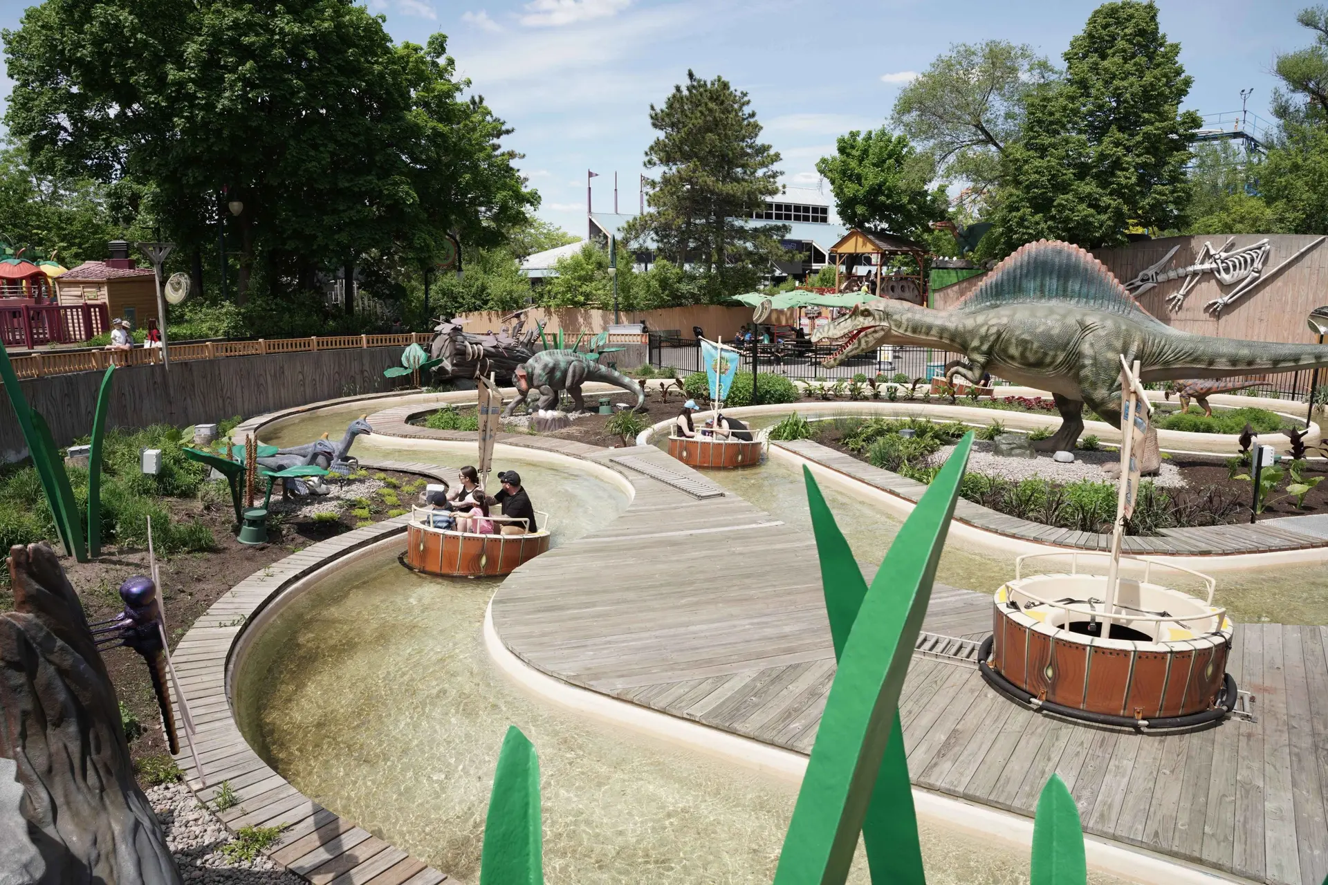 Les Explorateurs ride at La Ronde