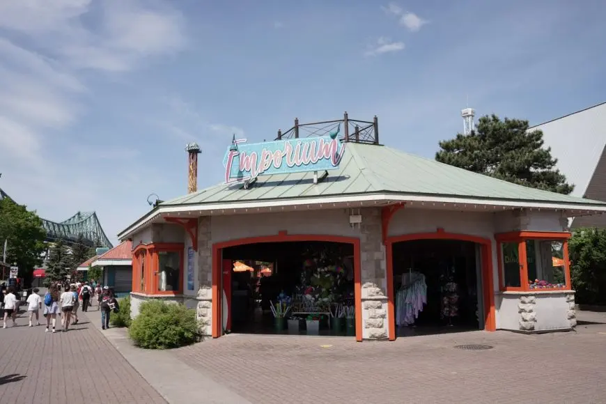 Boutique à l’entrée de La Ronde